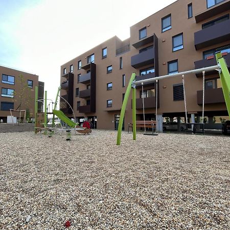 Cozy 1-Bedroom Condo Miloslavov Exterior foto