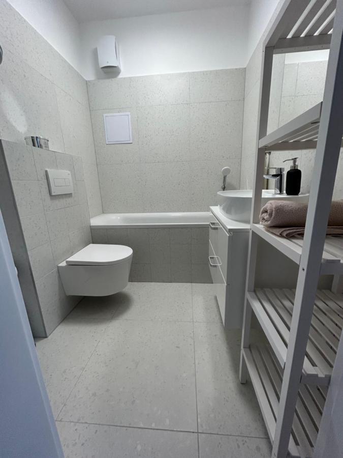 Cozy 1-Bedroom Condo Miloslavov Exterior foto